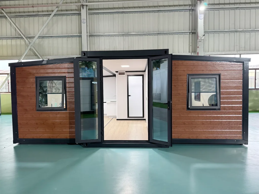 Front view of 20ft Dual-Wing Expandable Container House
