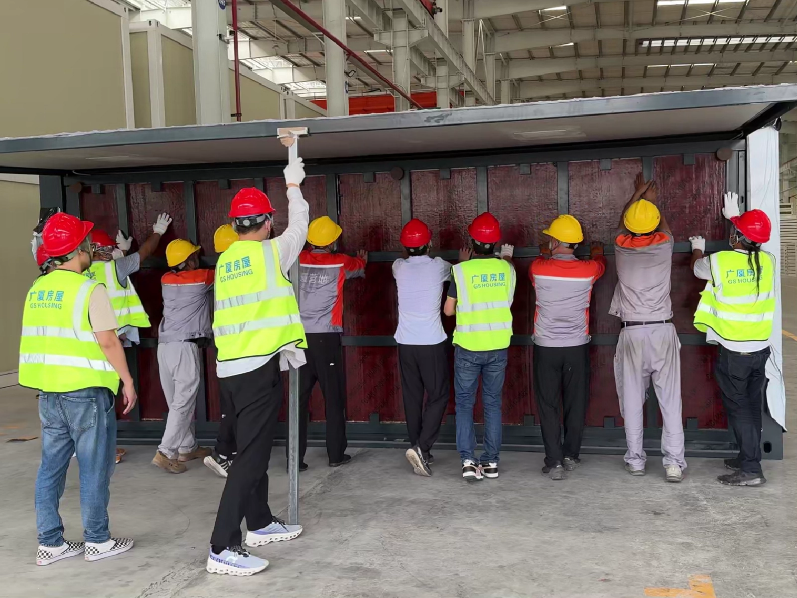 Expandable container house used for temporary housing or office