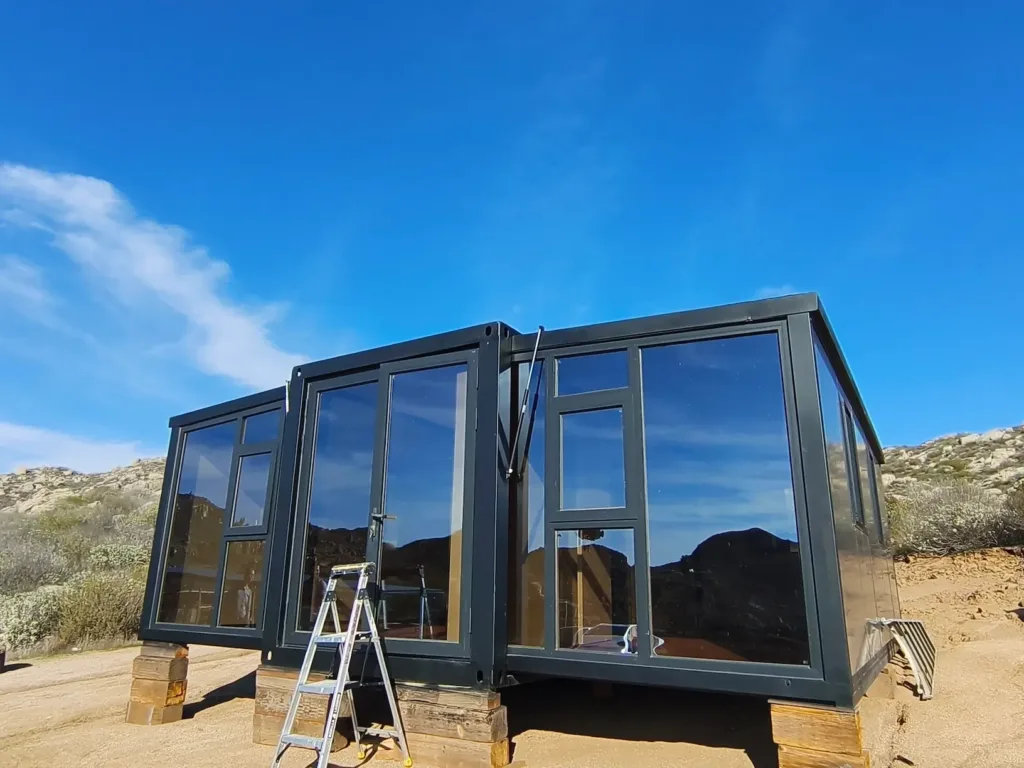Folded container café unit relocated between tourist cities